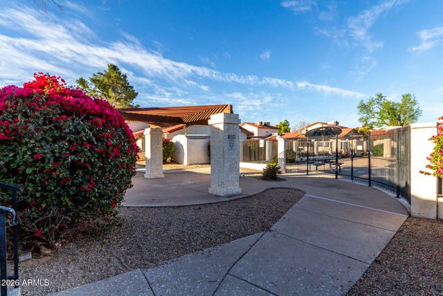 2842 E BECK Lane 2, Phoenix, AZ 85032