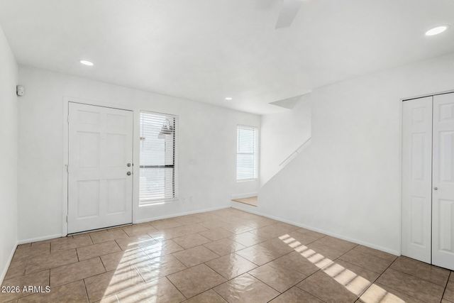 2842 E BECK Lane 2, Phoenix, AZ 85032