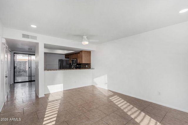 2842 E BECK Lane 2, Phoenix, AZ 85032