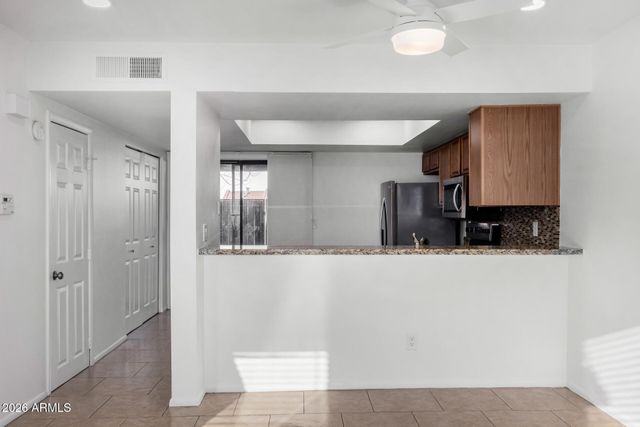 2842 E BECK Lane 2, Phoenix, AZ 85032