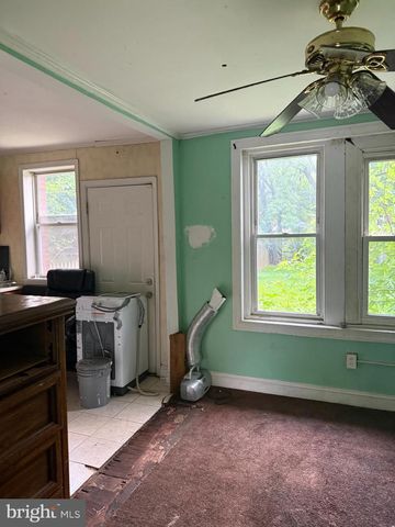 13 WALNUT ST, Marcus Hook, PA 19061