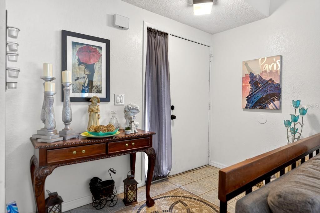 Image 3 of property listing at 214 PERTH COURT A, Winter Springs, FL 32708