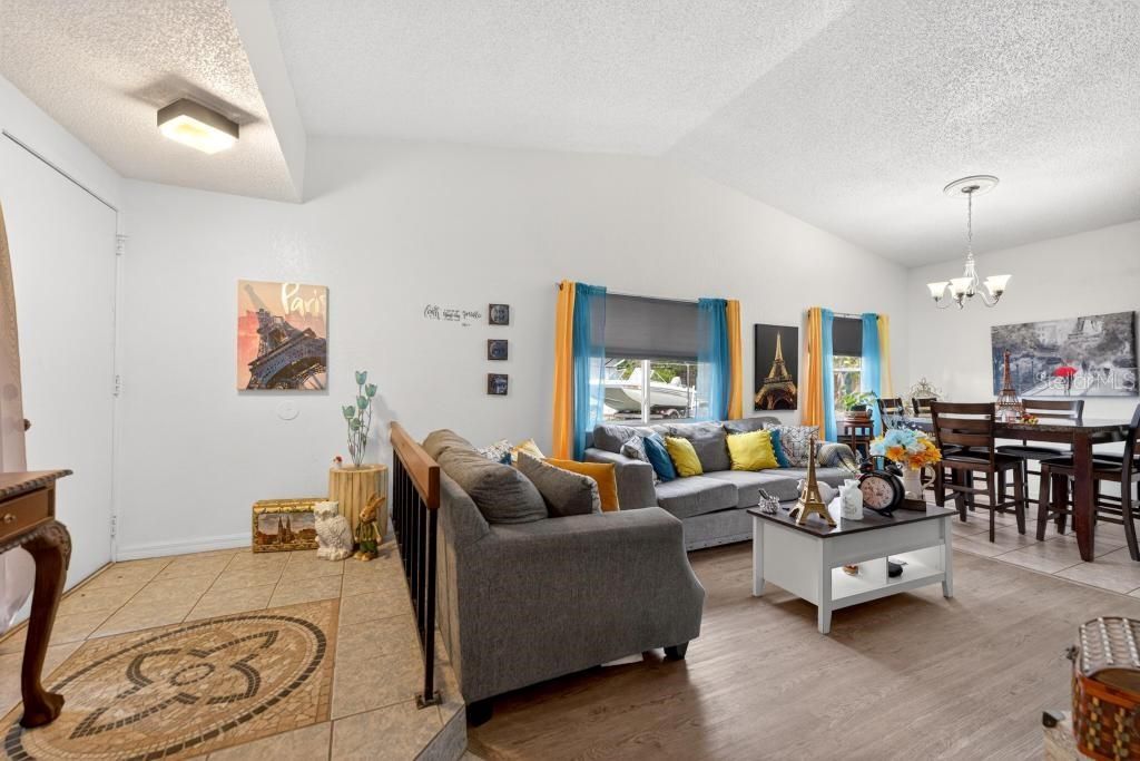 Image 5 of property listing at 214 PERTH COURT A, Winter Springs, FL 32708