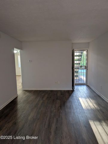 3224 Springfield Dr, Louisville, KY 40214