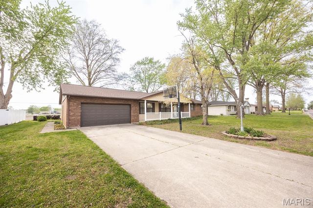 717 Knipp Avenue, Mascoutah, IL 62258