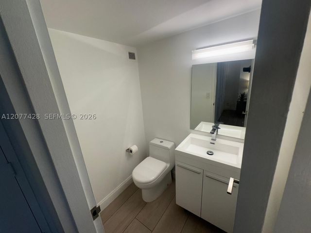 16919 N Bay Rd 108, Sunny Isles Beach, FL 33160