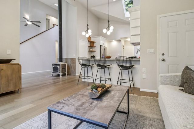 12480 Fiori Ln, Sebastopol, CA 95472