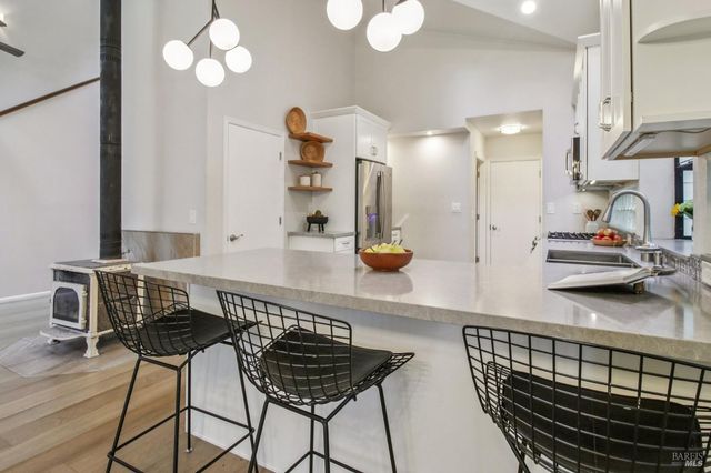 12480 Fiori Ln, Sebastopol, CA 95472