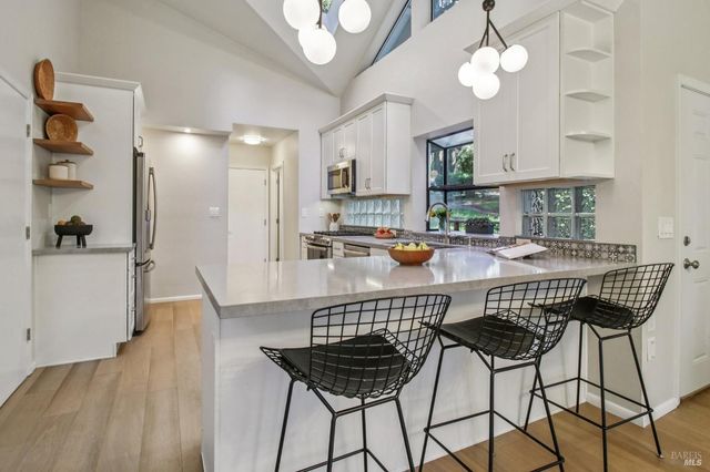 12480 Fiori Ln, Sebastopol, CA 95472