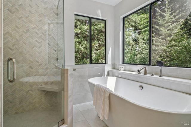 12480 Fiori Ln, Sebastopol, CA 95472