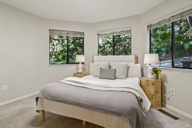 12480 Fiori Ln, Sebastopol, CA 95472