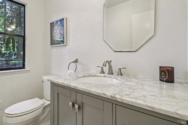 12480 Fiori Ln, Sebastopol, CA 95472