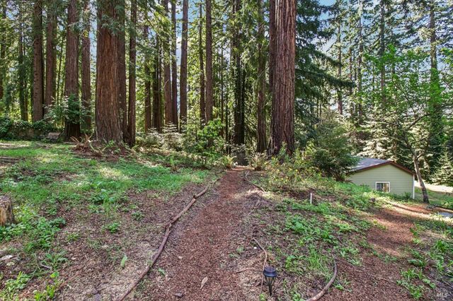 12480 Fiori Ln, Sebastopol, CA 95472