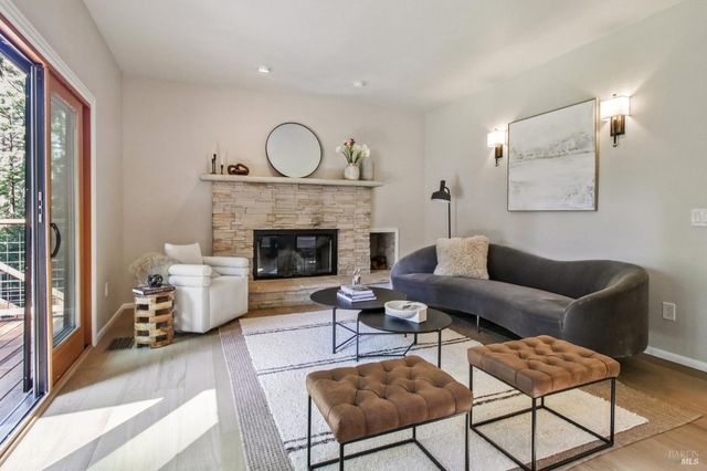 12480 Fiori Ln, Sebastopol, CA 95472