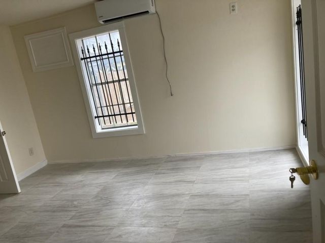 2412 Fulton Street, Houston, TX 77009