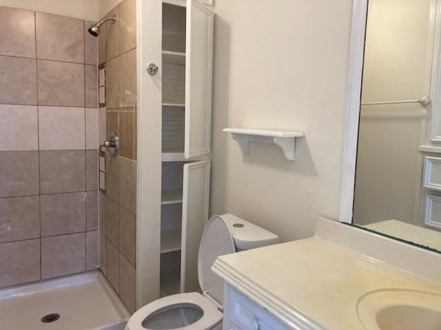 2412 Fulton Street, Houston, TX 77009