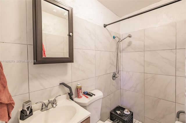 720 NW 38th Ave, Lauderhill, FL 33311