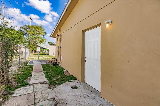 720 NW 38th Ave, Lauderhill, FL 33311