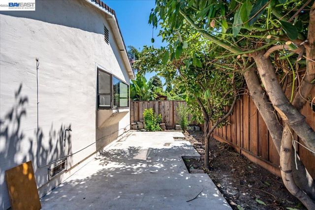 3675 Monterey Blvd, San Leandro, CA 94578