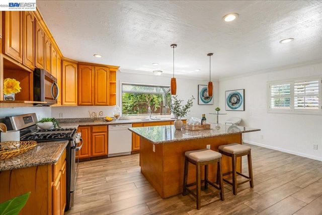 3675 Monterey Blvd, San Leandro, CA 94578