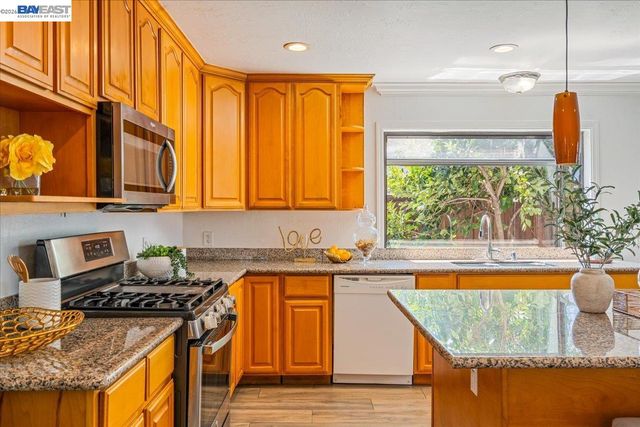 3675 Monterey Blvd, San Leandro, CA 94578
