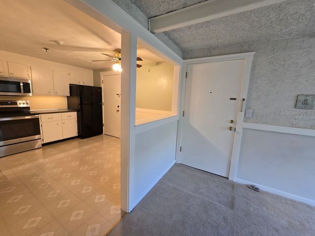 35 Swanson Court 32D, Boxborough, MA 01719