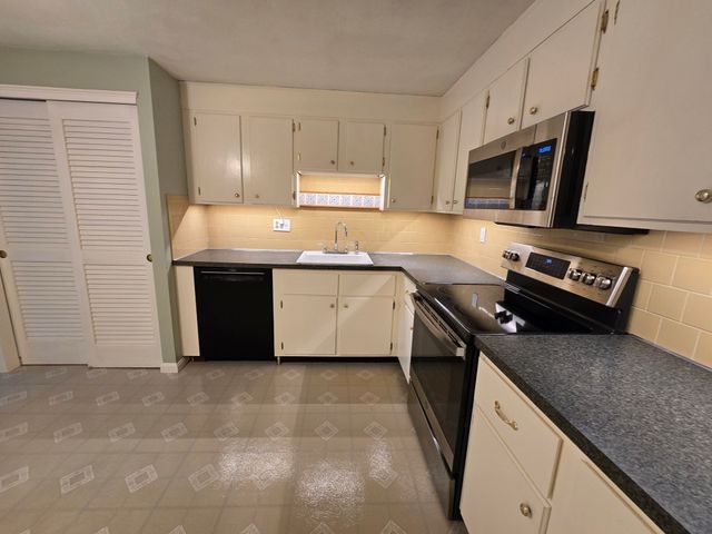 35 Swanson Court 32D, Boxborough, MA 01719