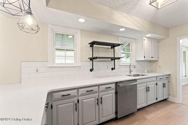 2701 Delor Ave, Louisville, KY 40217