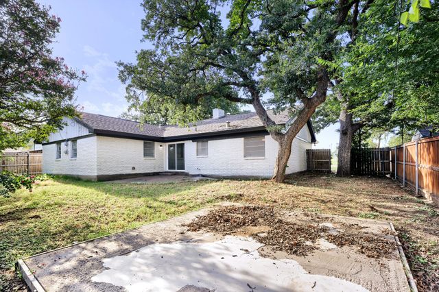821 Oakwood Avenue, Hurst, TX 76053