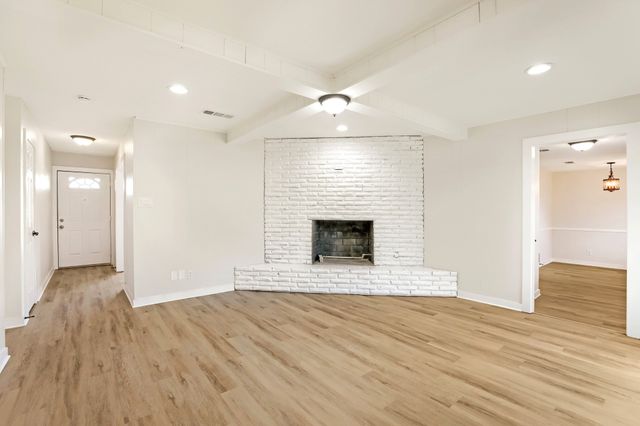 821 Oakwood Avenue, Hurst, TX 76053