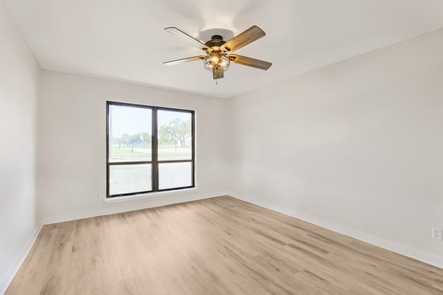 821 Oakwood Avenue, Hurst, TX 76053