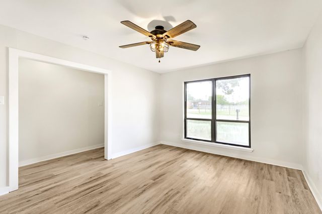 821 Oakwood Avenue, Hurst, TX 76053