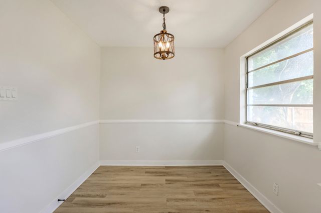 821 Oakwood Avenue, Hurst, TX 76053