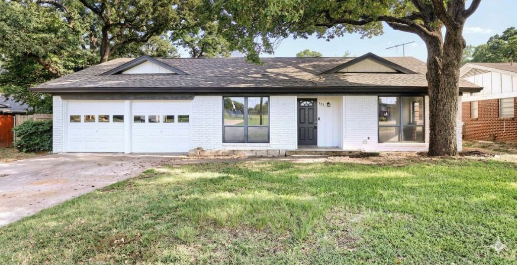 821 Oakwood Avenue, Hurst, TX 76053
