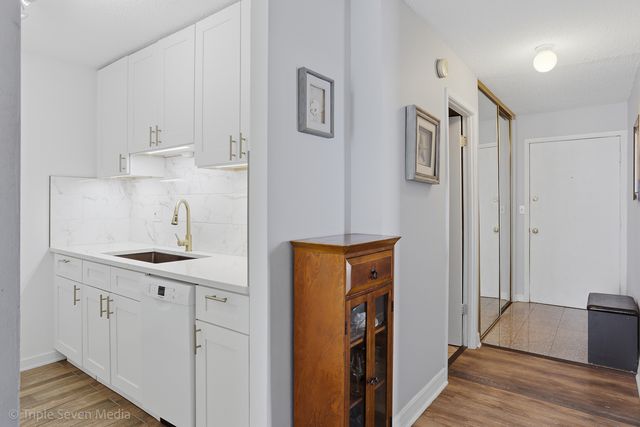 1043 S York Road 402, Bensenville, IL 60106