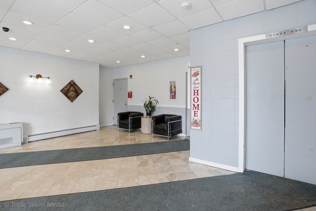 1043 S York Road 402, Bensenville, IL 60106