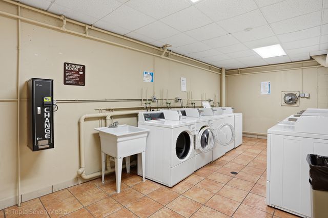 1043 S York Road 402, Bensenville, IL 60106