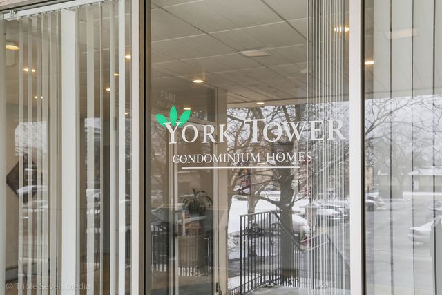 1043 S York Road 402, Bensenville, IL 60106