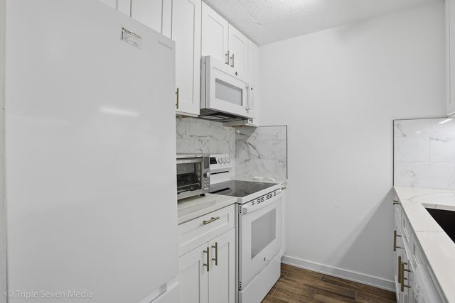 1043 S York Road 402, Bensenville, IL 60106