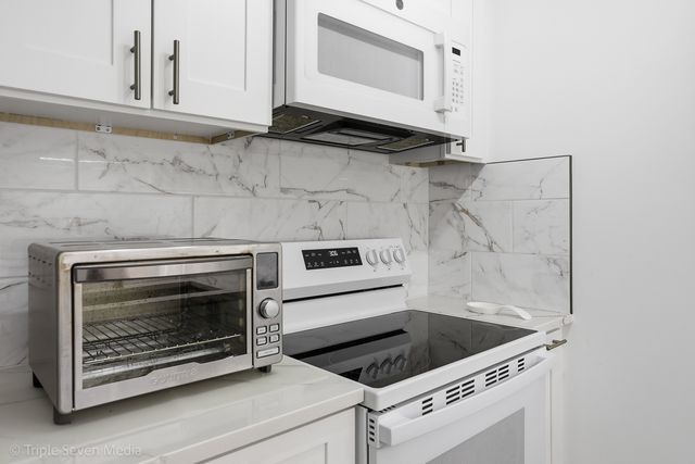 1043 S York Road 402, Bensenville, IL 60106