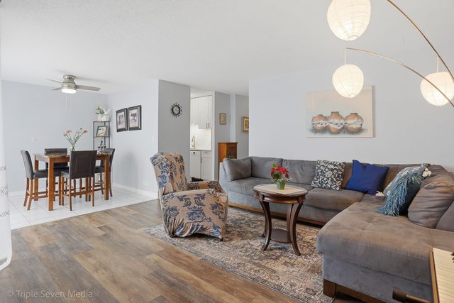 1043 S York Road 402, Bensenville, IL 60106