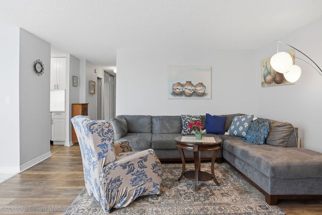 1043 S York Road 402, Bensenville, IL 60106