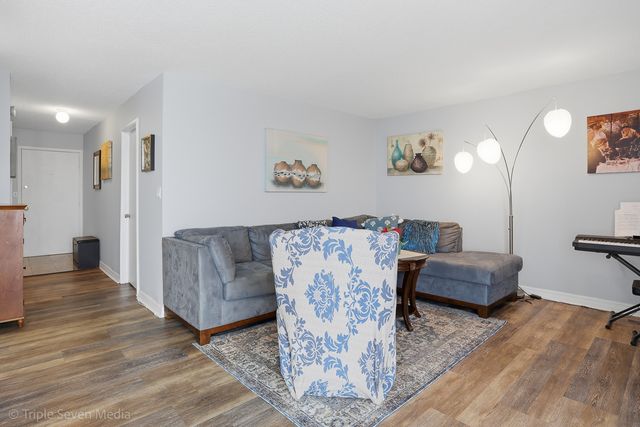 1043 S York Road 402, Bensenville, IL 60106