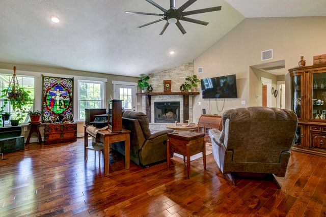 5832 S Freeman Lane, Rogersville, MO 65742
