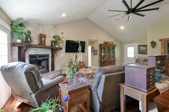 5832 S Freeman Lane, Rogersville, MO 65742