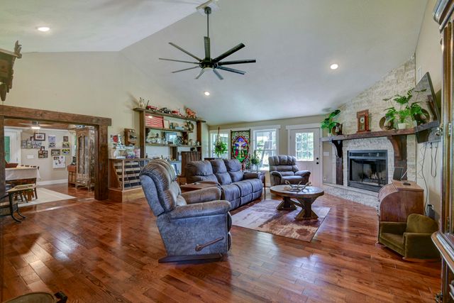 5832 S Freeman Lane, Rogersville, MO 65742