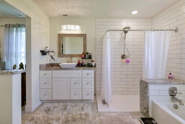 5832 S Freeman Lane, Rogersville, MO 65742