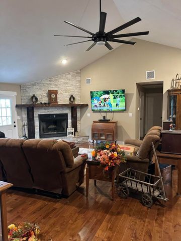 5832 S Freeman Lane, Rogersville, MO 65742