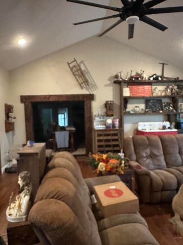 5832 S Freeman Lane, Rogersville, MO 65742