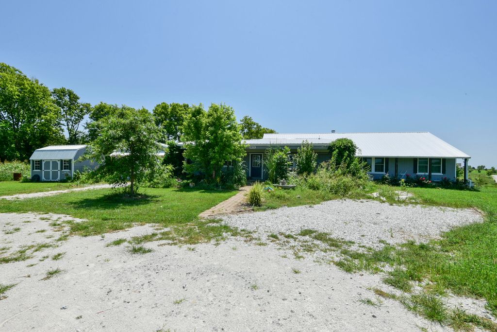 5832 S Freeman Lane, Rogersville, MO 65742